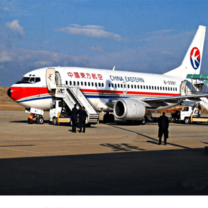 深圳宝安机场货运航空快运业稳步发展的原因是什么？